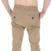 pantalón jogger de gabardina color beige trasero