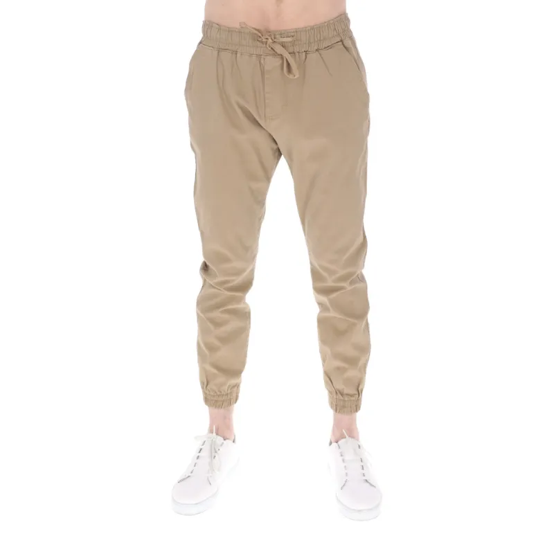 pantalón jogger de gabardina color beige portada