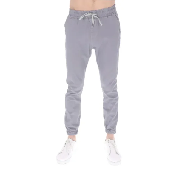 pantalón jogger de gabardina color gris portada