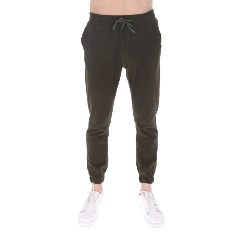 pantalón jogger de gabardina color verde militar portada