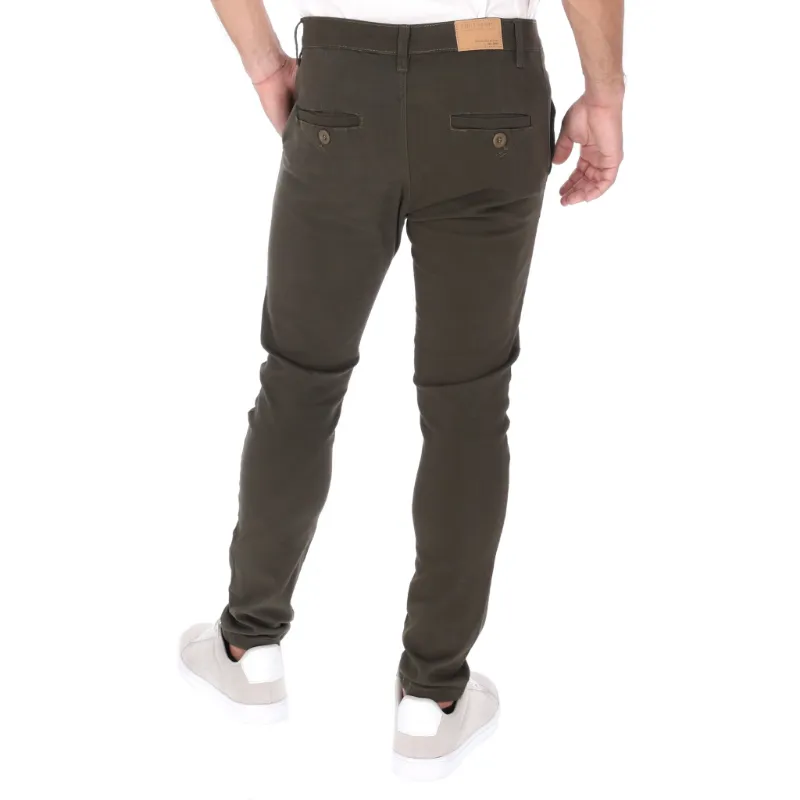 Pantalón verde olivo para hombre vista trasera