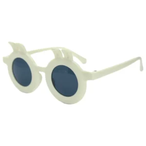 Gafas de sol blancas estilo moderno con lentes oscuros