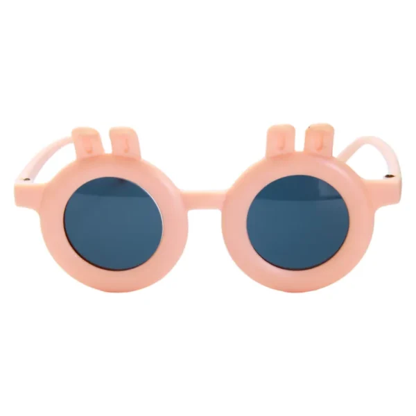 gafas de sol rosa con lentes oscuros estilo moderno