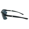 Gafas de sol deportivas con lente oscuro y diseño moderno