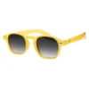gafas de sol amarillas con lentes oscuros estilo moderno