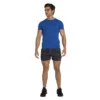 hombre en camiseta azul y shorts deportivos, ropa de entrenamiento, moda deportiva, atuendo fitness, ropa para ejercicio, ropa cómoda, vestimenta para corredores, estilo atlético